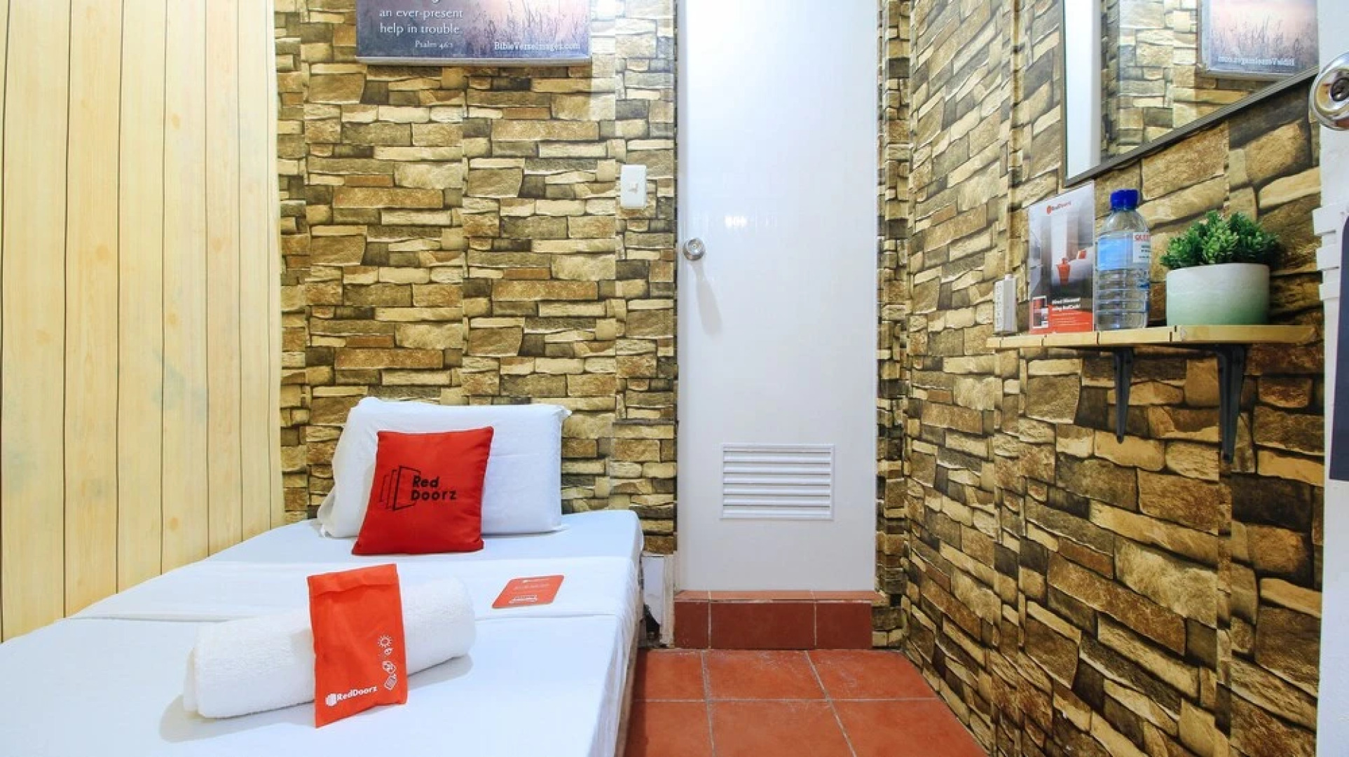 Joy Hostel by RedDoorz