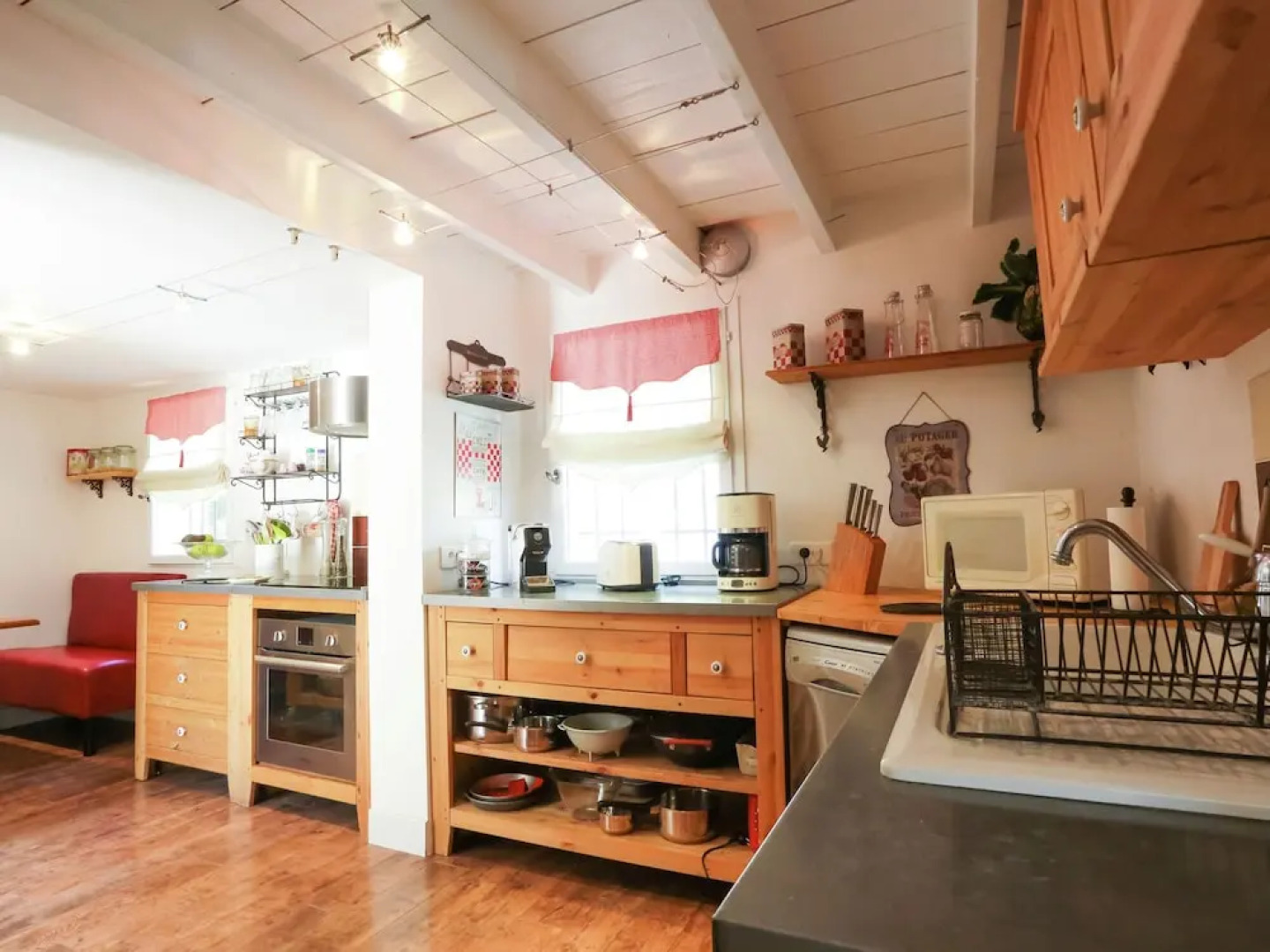 Lovely Villa in Buisson With Private Swimming Pool