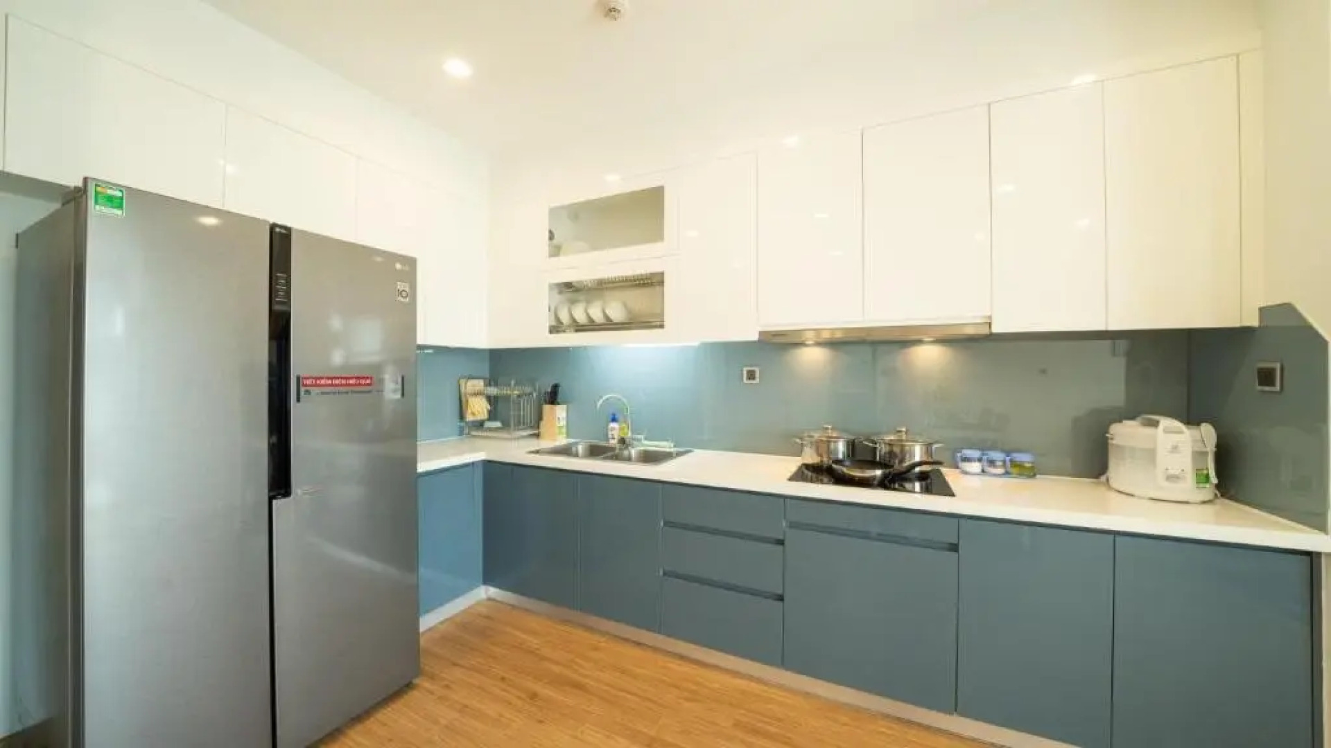 BOM HOMES- VINHOMES METROPOLIS-Service Apartment