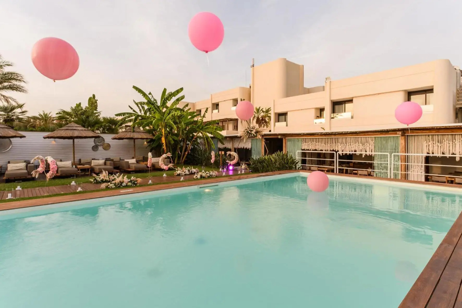 Cumeja - Beach Club & Hotel