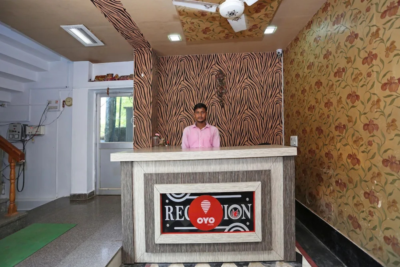 OYO 3066 D2 Holiday Inn