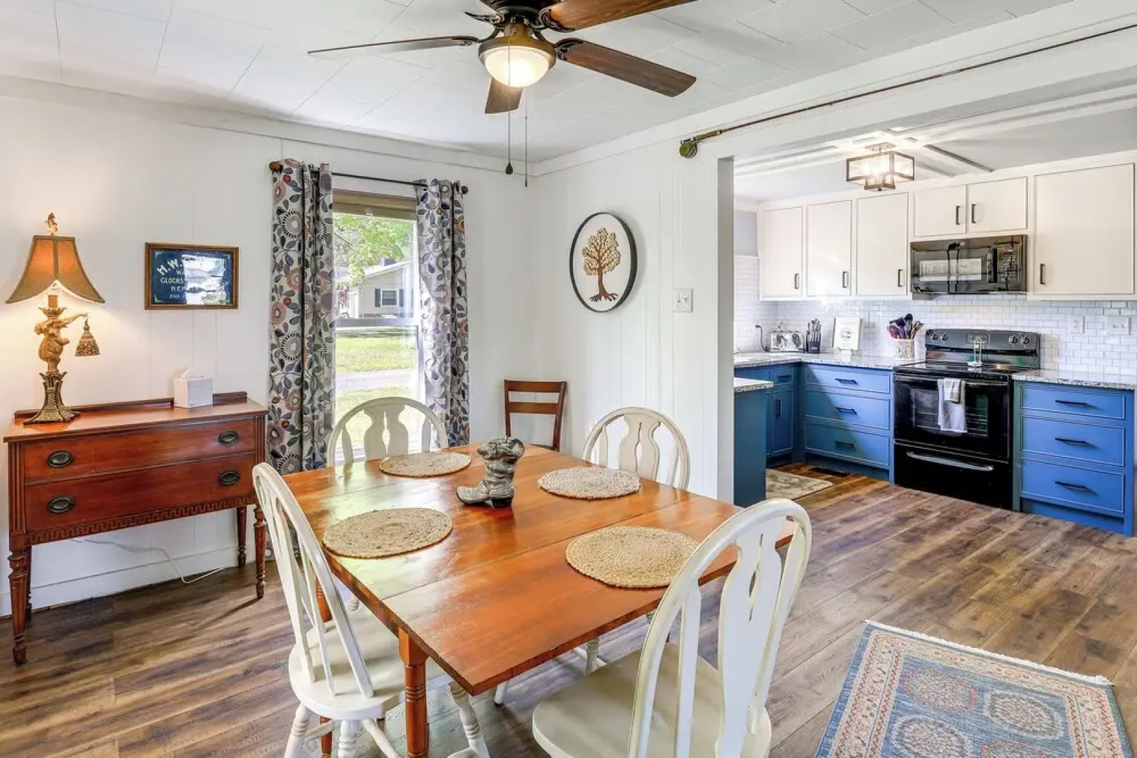 Walk to River & Trails: Cozy Damascus Cottage!