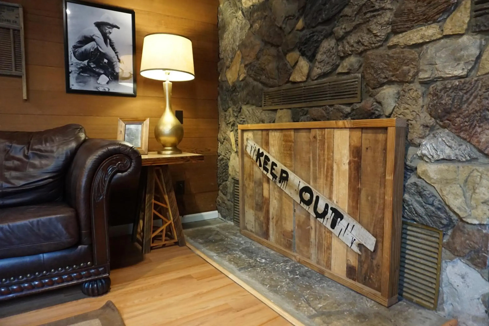 Shaver Lake Village Hotel