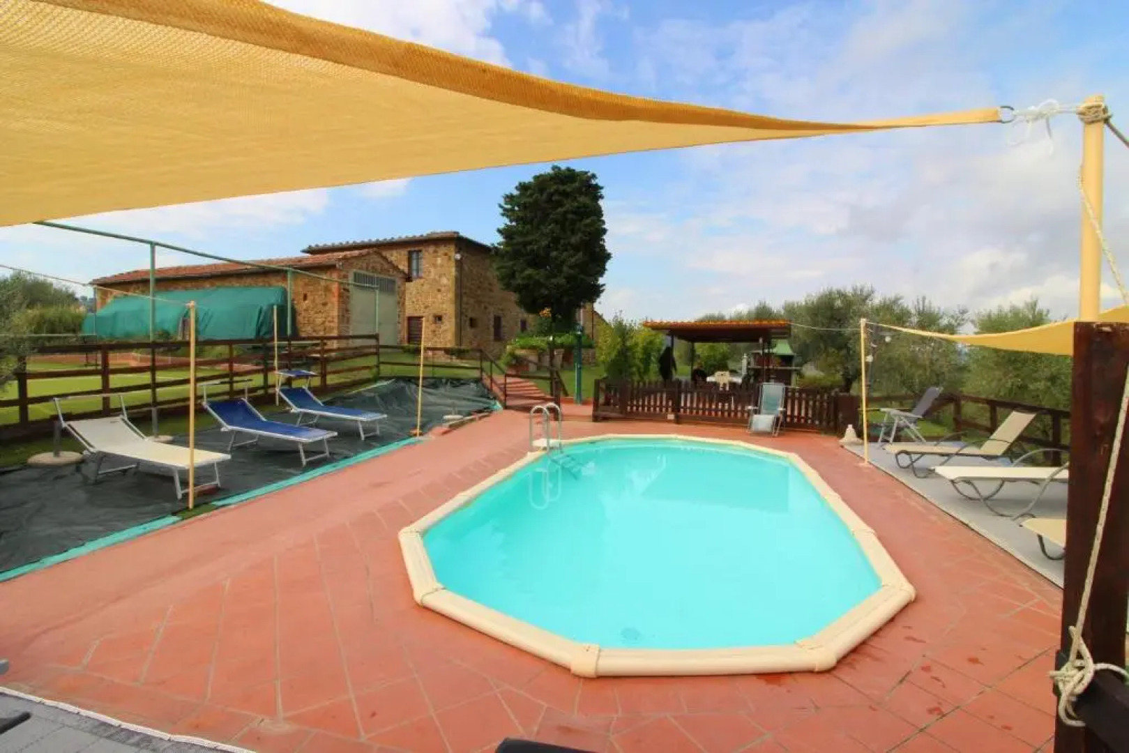 Stunning private villa with private pool, WIFI, TV, pets allowed and parking, close to Montepulc