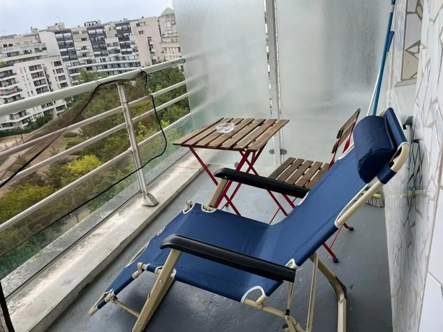 Luxurious FullySanitize Apartment with balcony, free parking in heart of Courbevoie, La Defense