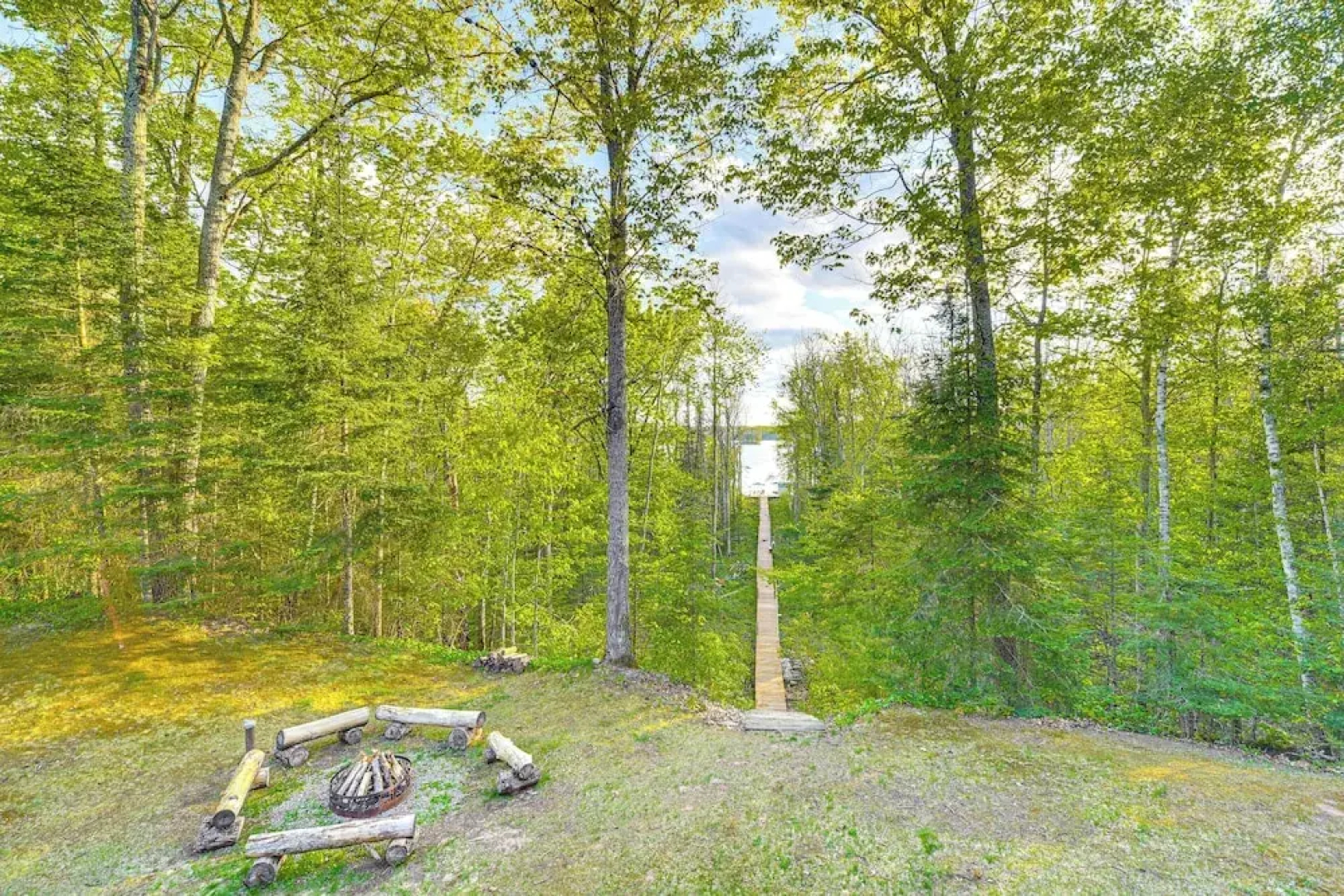 Paddle Ready: Hayward Lake View Retreat w/ BBQ