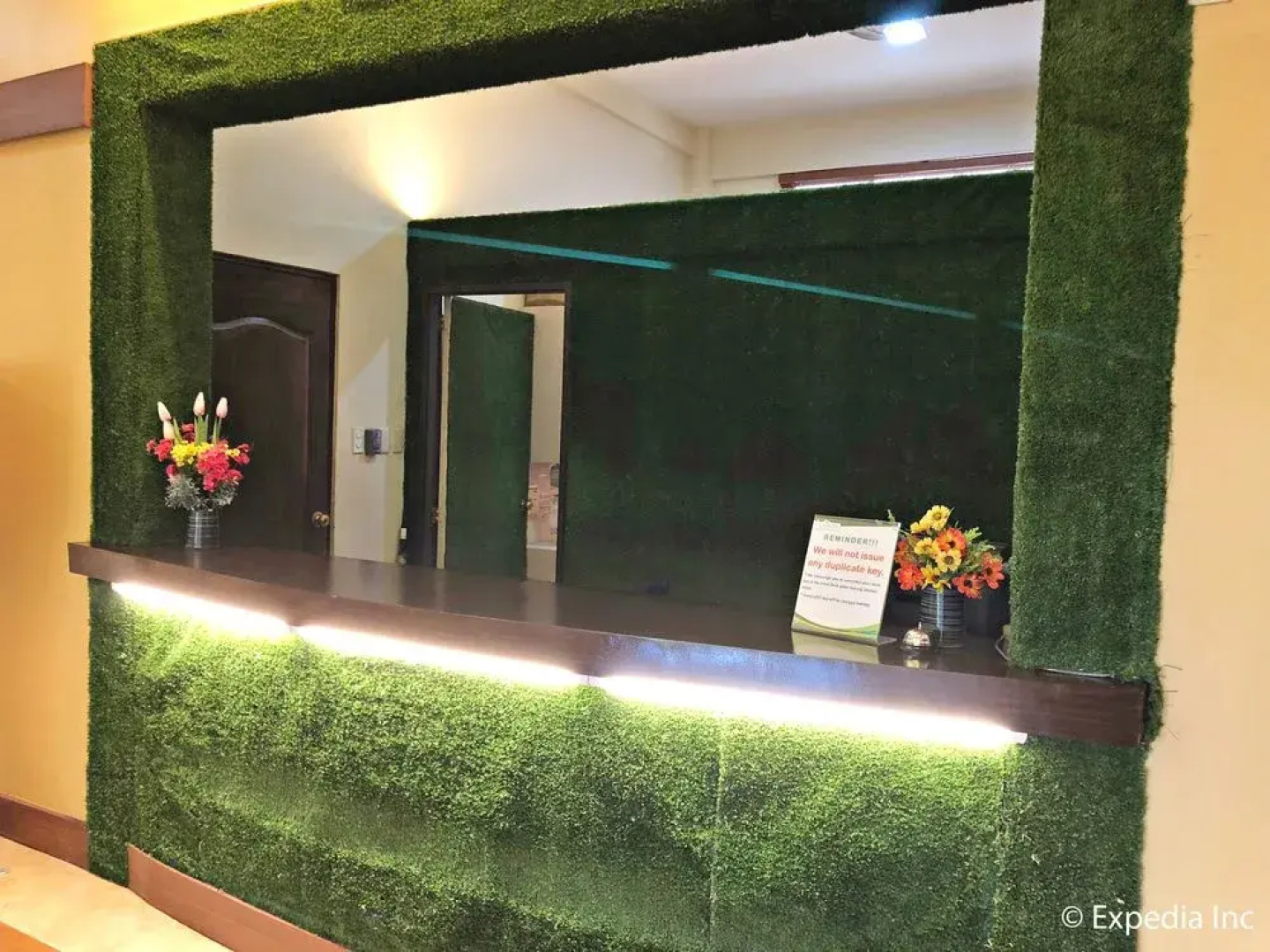 Shalom Hotel