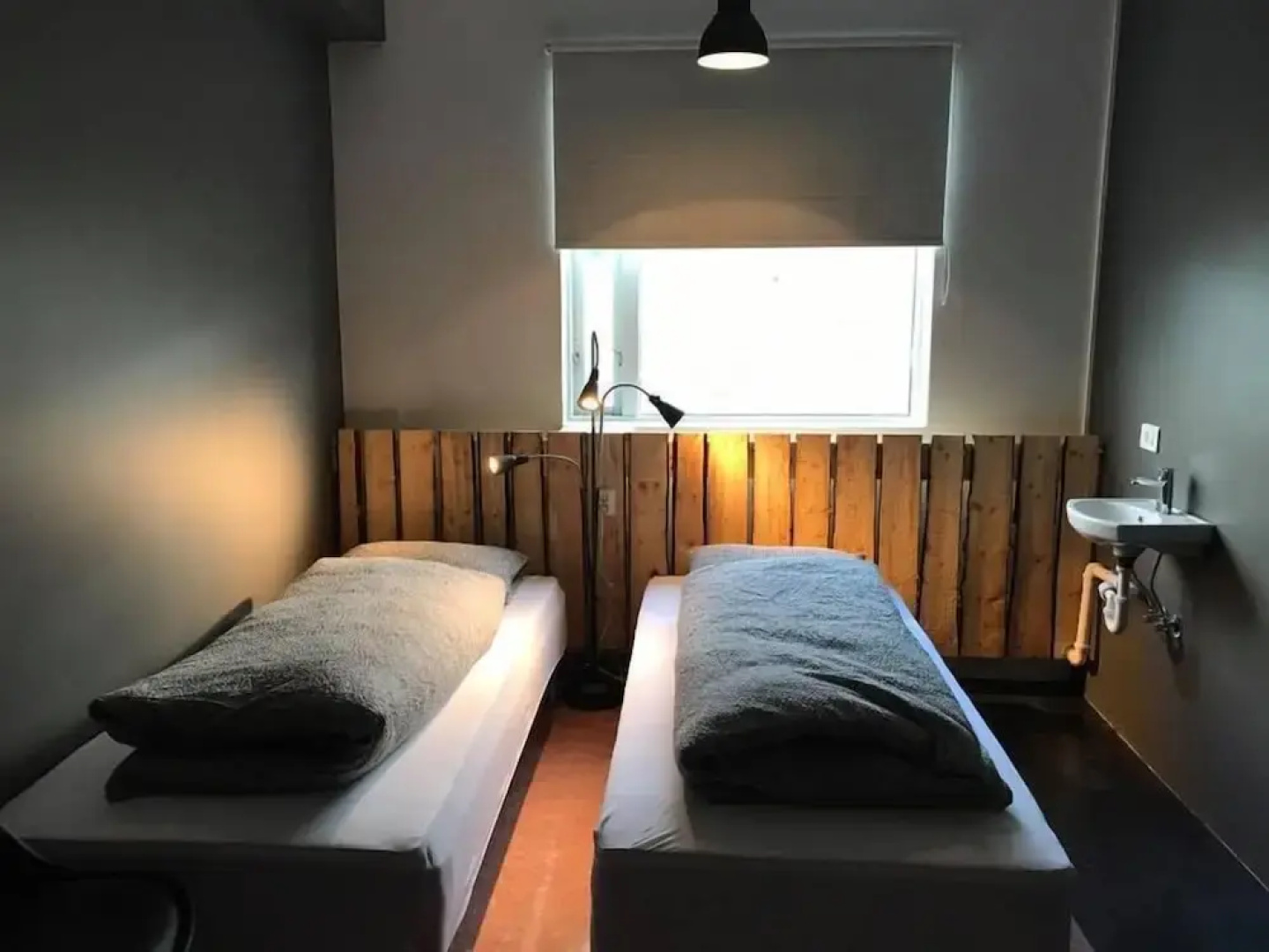 AU44 hostel