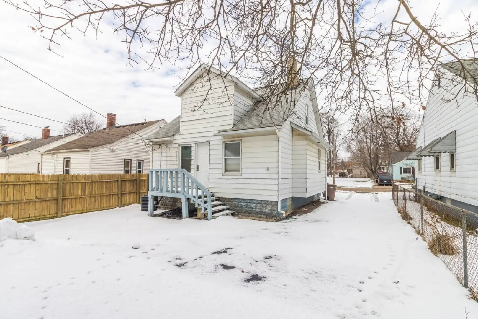 AutoManiac spot in the heart of Pontiac/3 beds 2 baths