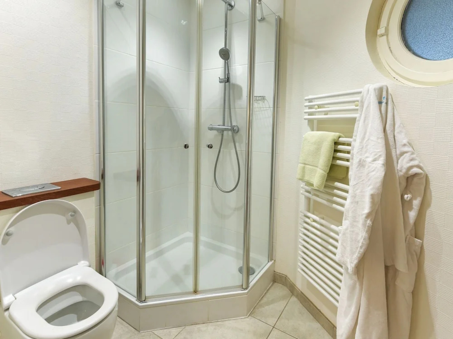 Detached Villa Within Walking Distance of the Beach, With a Swimming Pool and a Sauna