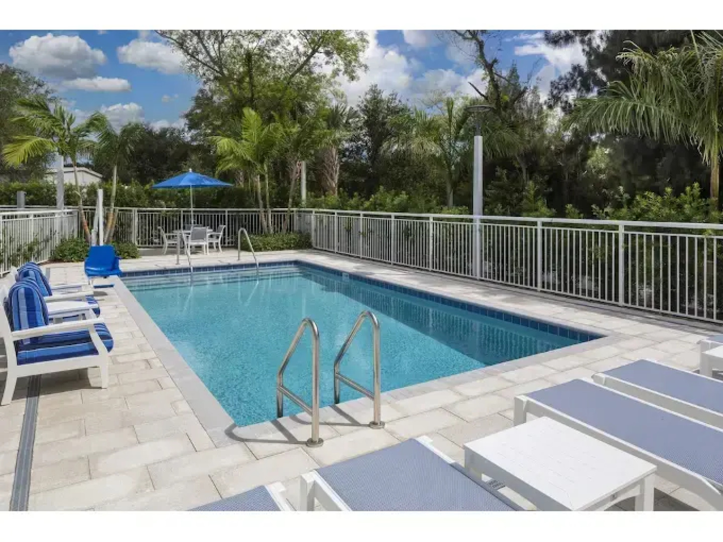 Star Suites By Riverside Theatre