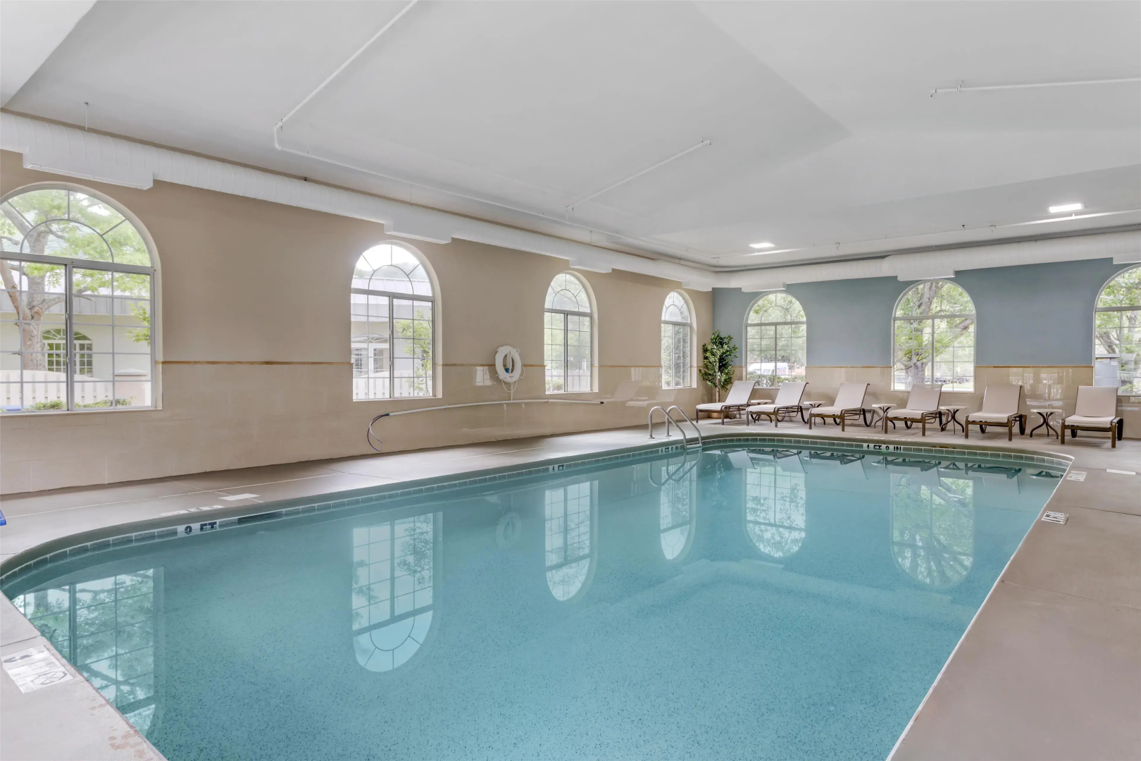 Best Western Plus River Escape Inn & Suites