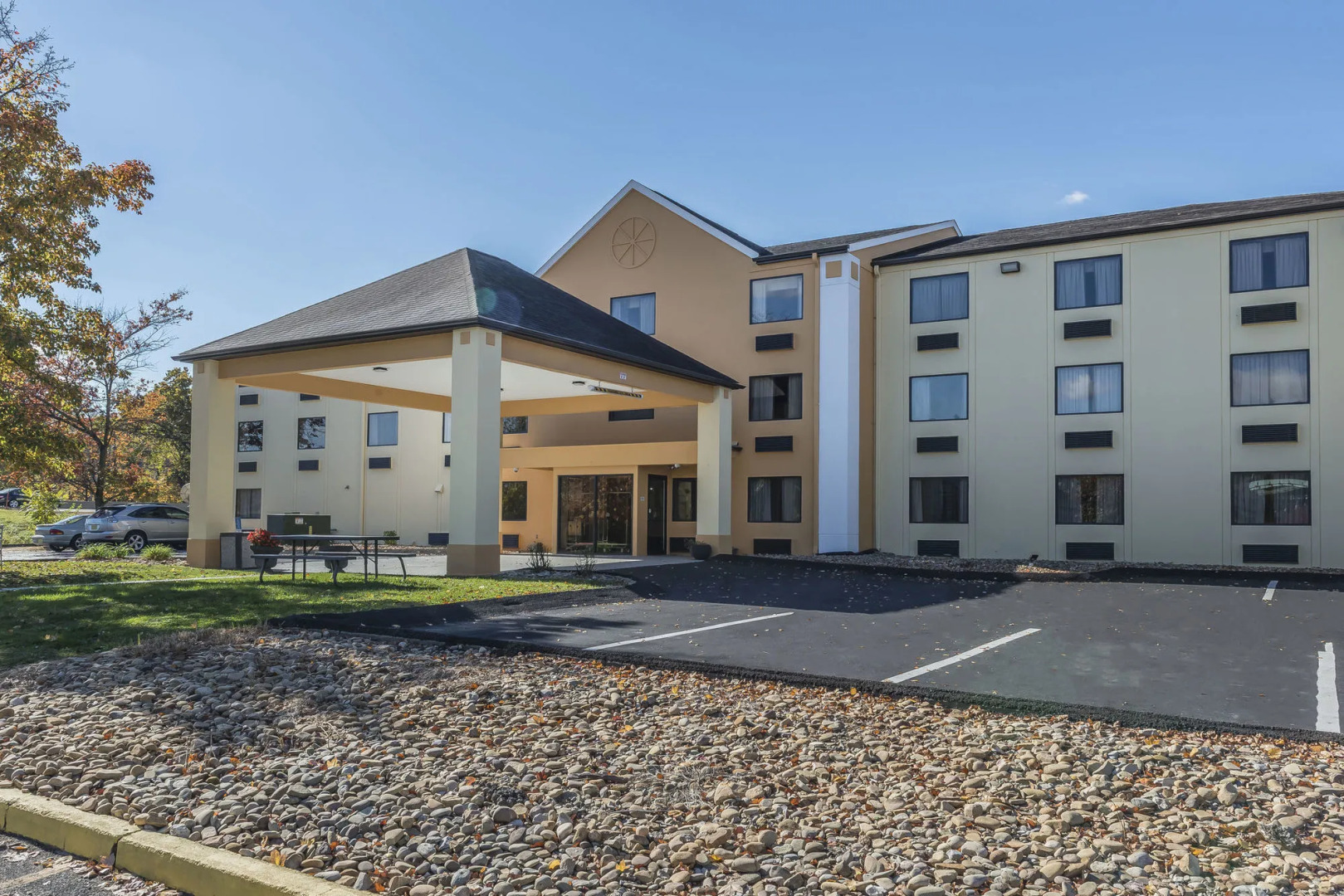 Quality Inn & Suites Pittsburgh Harmarville
