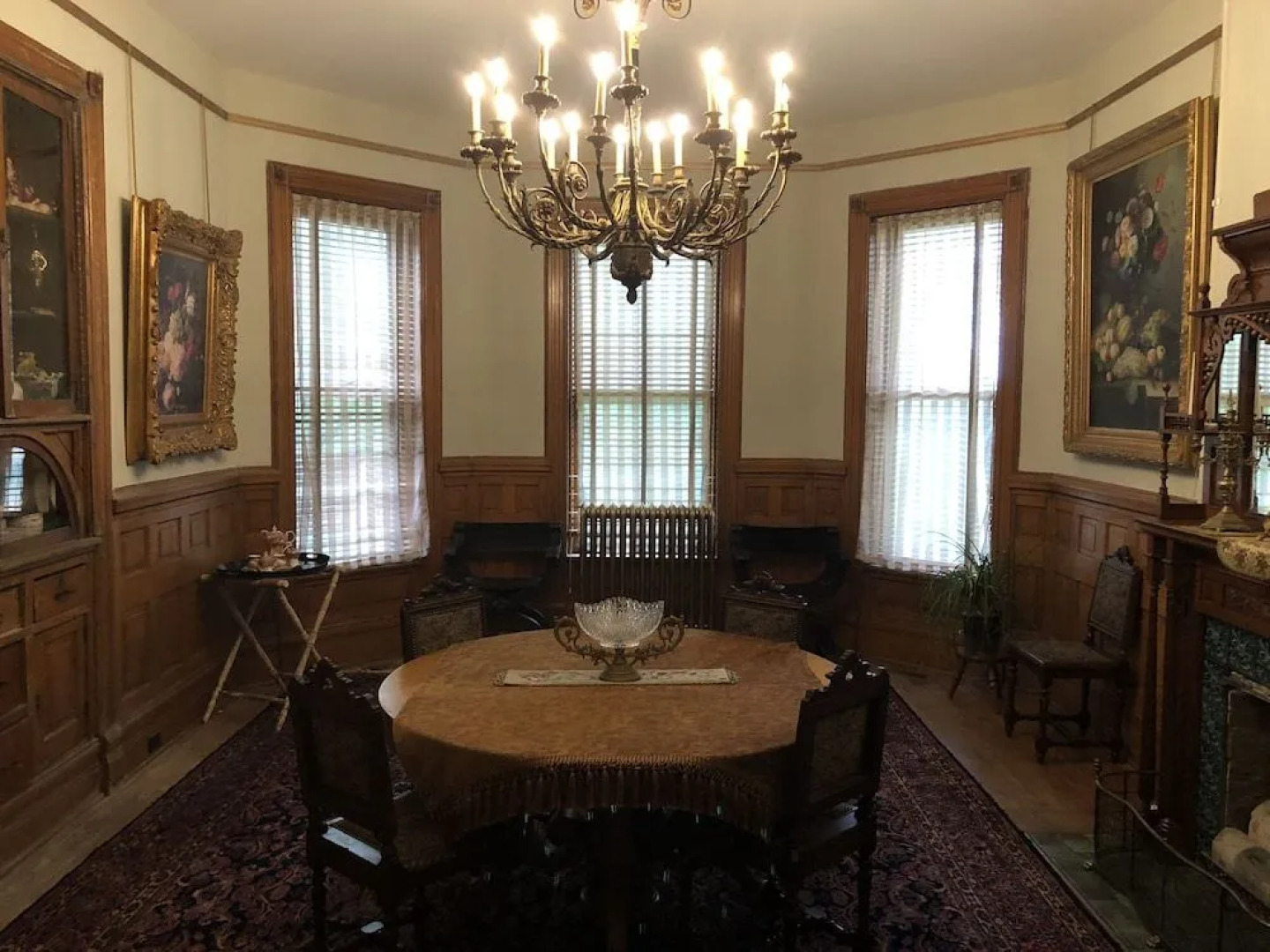 Vineyard Mansion & Carriage House Bed & Breakfast