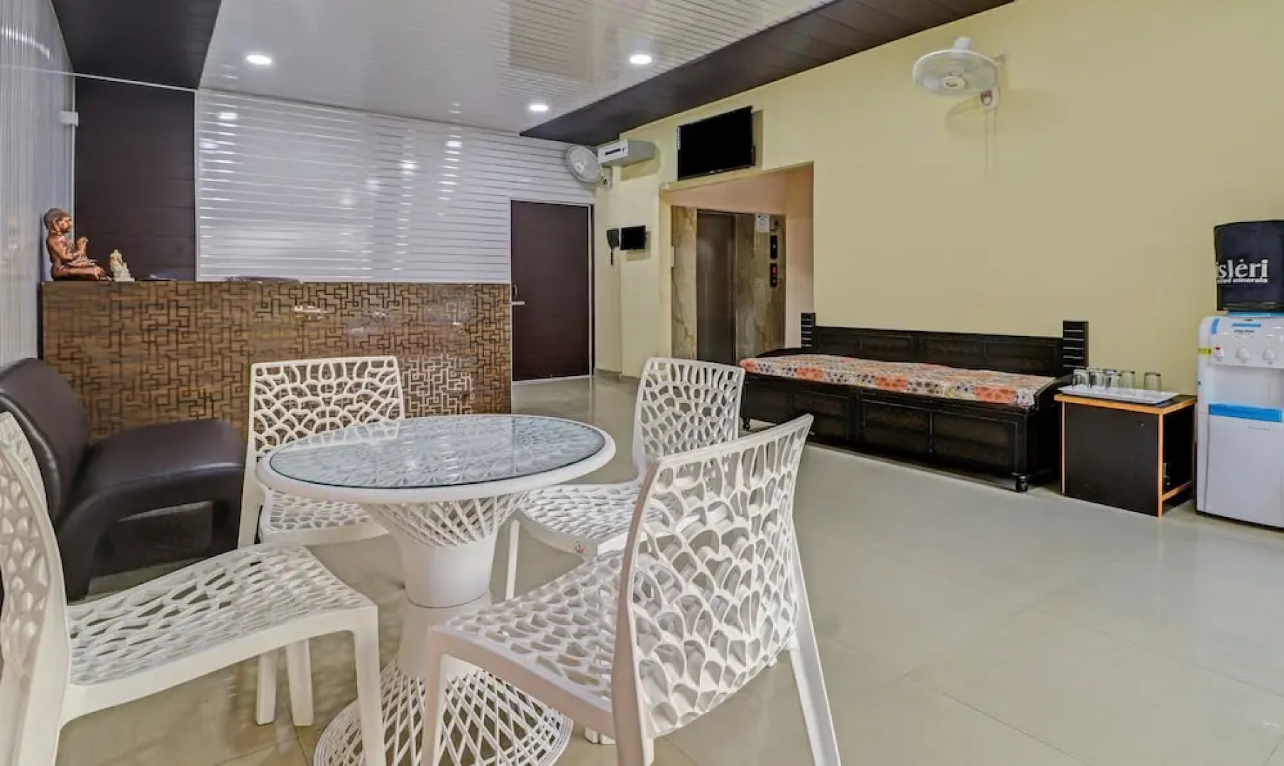 Itsy By Treebo - Divine Inn