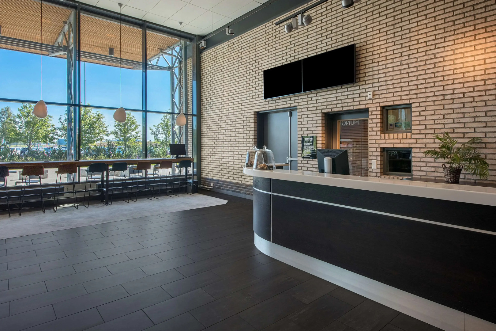 Park Inn by Radisson Oslo Airport Hotel West