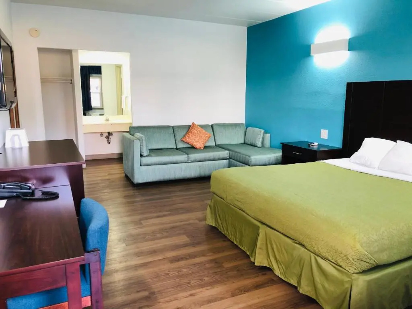 Motel 6-Falls Church, VA - Arlington Boulevard