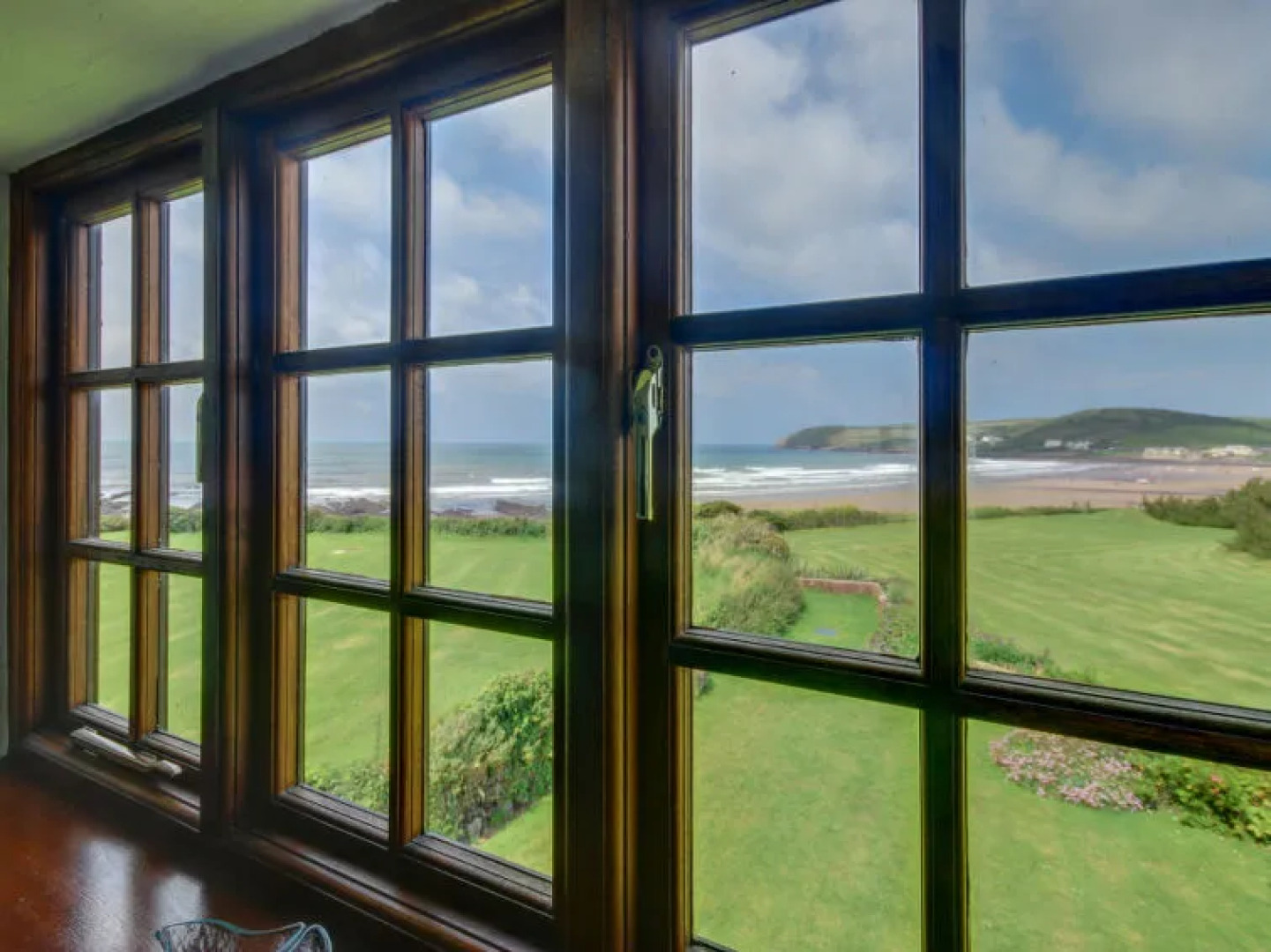 Holiday Home Cock Rock