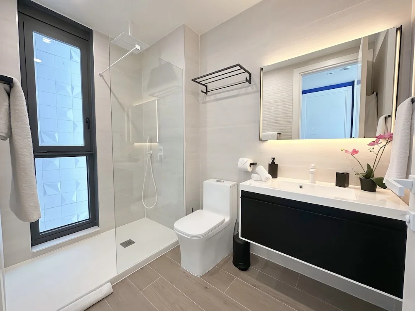 Mullet Bay Suites: Your Luxury Stay Awaits