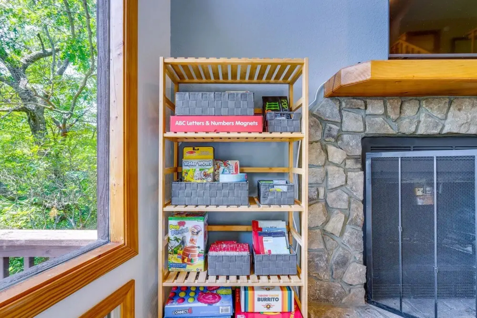 Cozy Murphy Cabin Retreat: Hot Tub & Mtn Views!