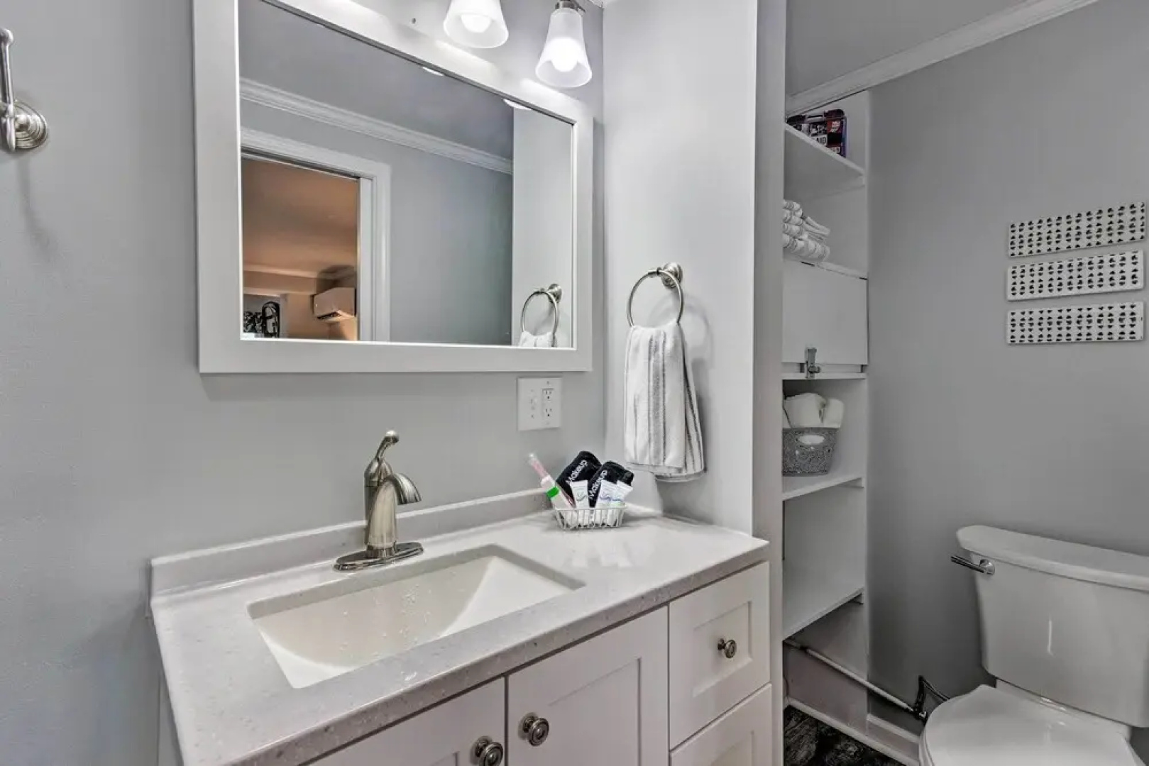 Studio W/patio Access + View on Lake Junaluska!