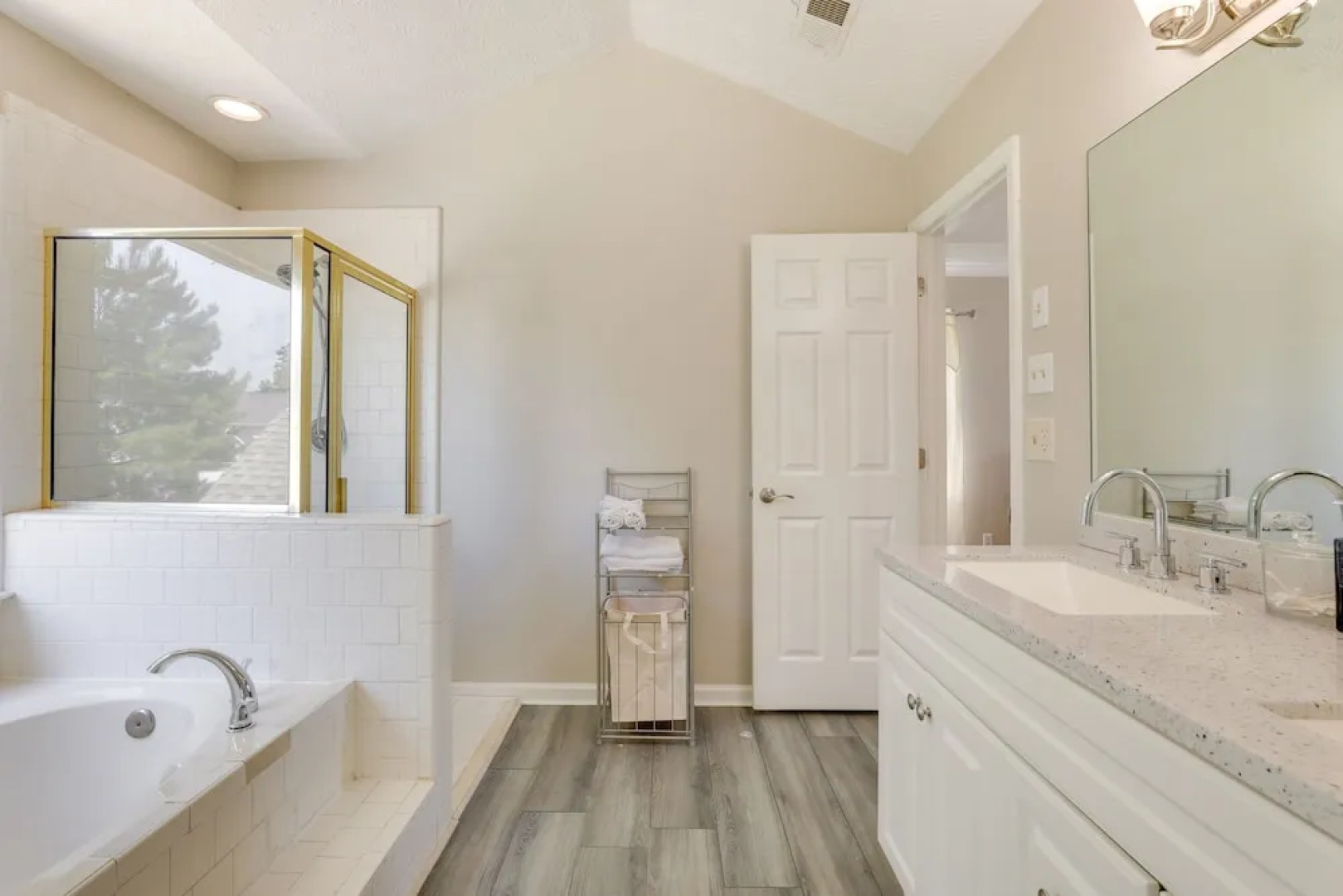 Sunny Lithonia Home ~ 7 Mi to Stone Mountain Park!
