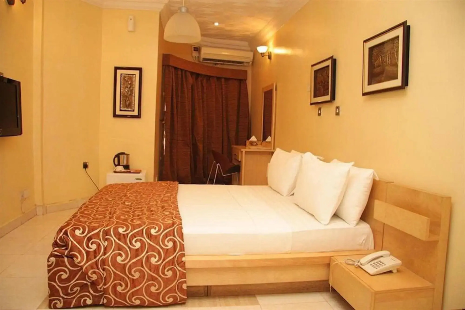 Solitude Hotel Victoria Island