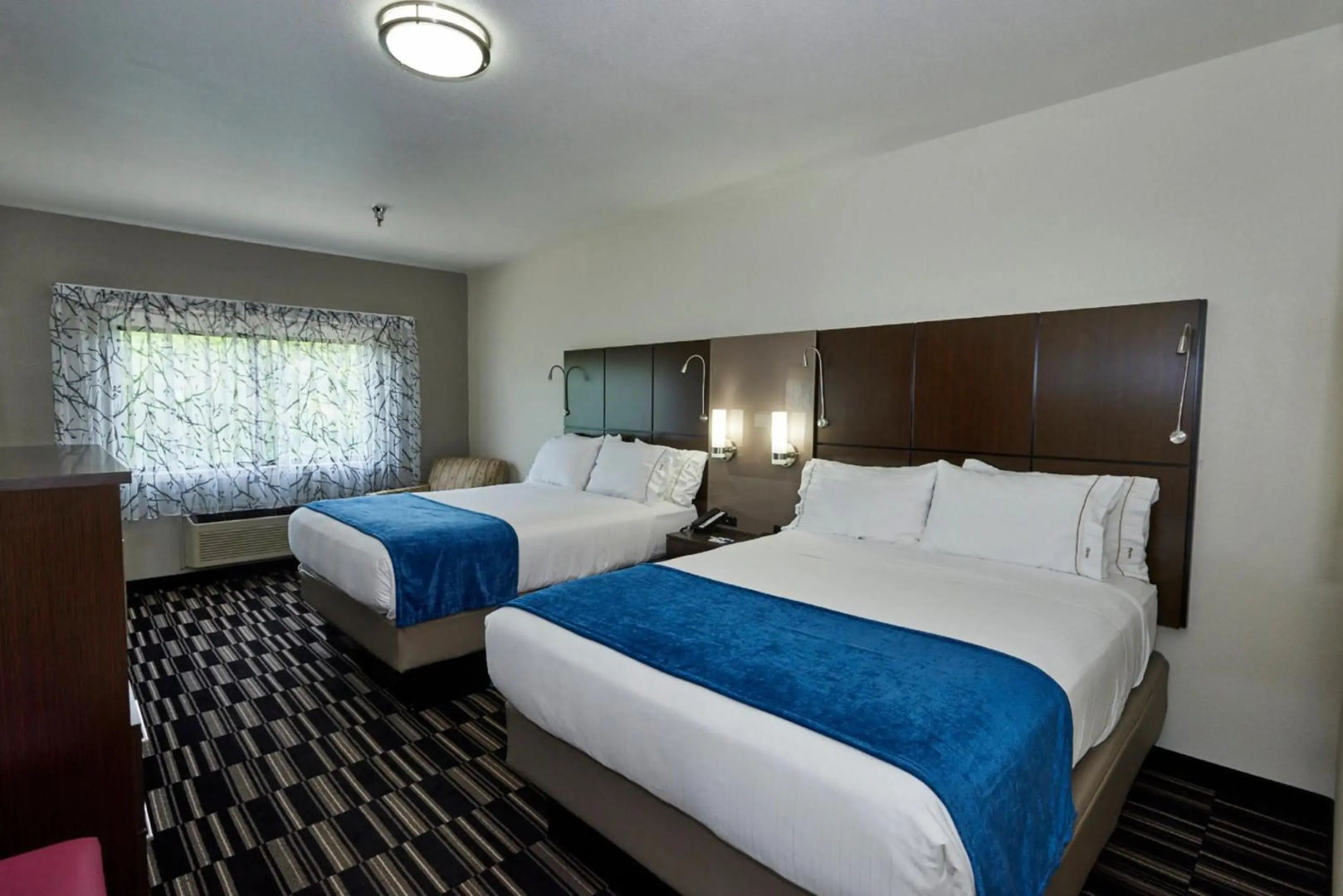 Holiday Inn Express & Suites Birmingham South - Pelham by IHG