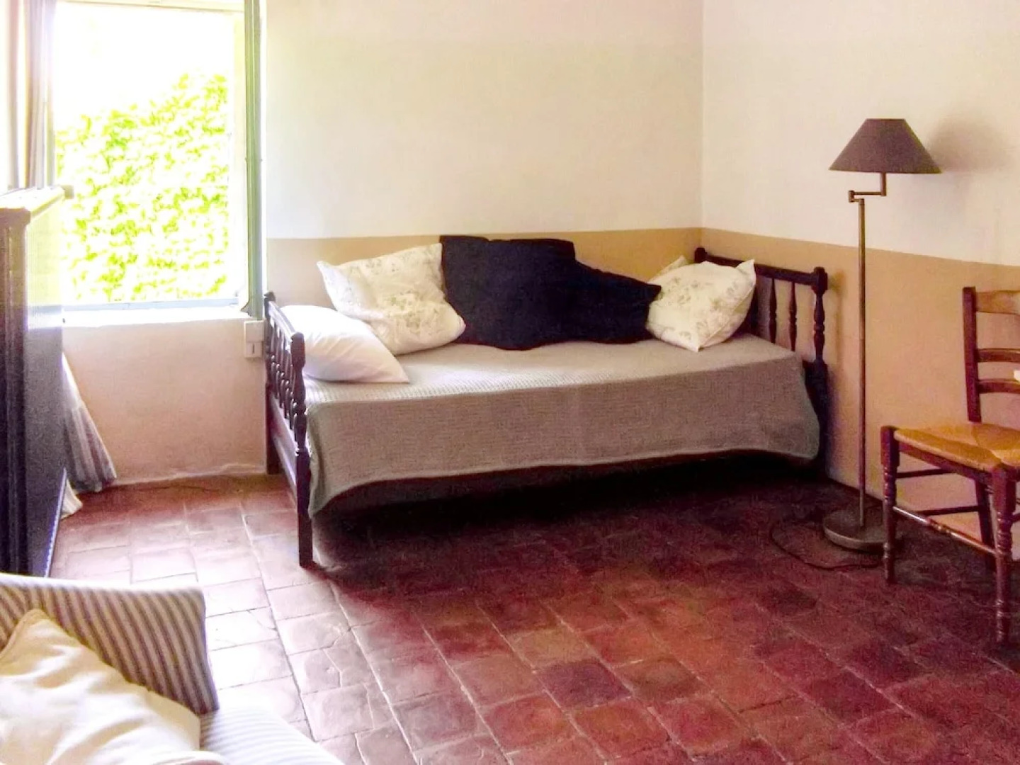 Apartment With one Bedroom in Les Arcs sur Argens, With Furnished Gard