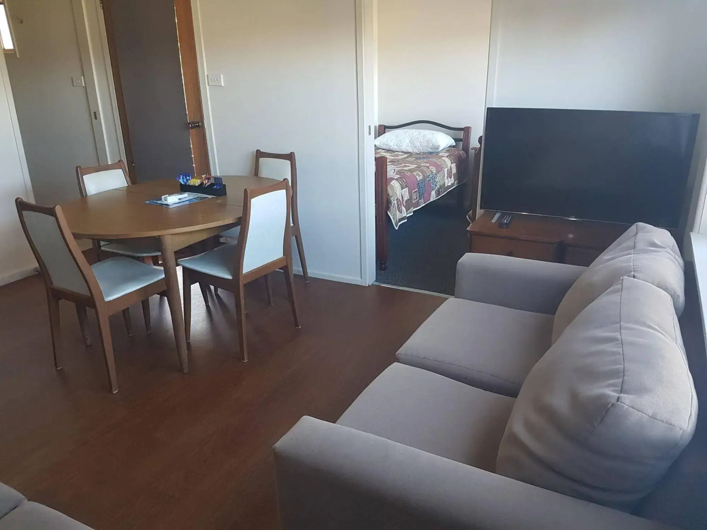 Bentley Waterfront Motel & Cottages