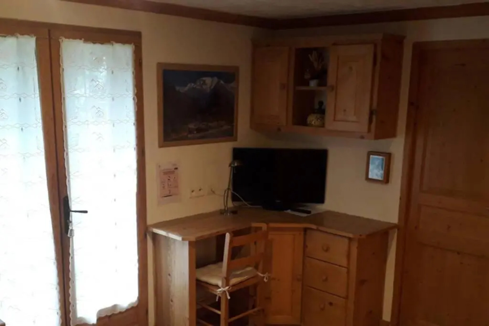 A4 km de Megève très joli studio avec jacuzzi ,vue sur les montagnes au calme