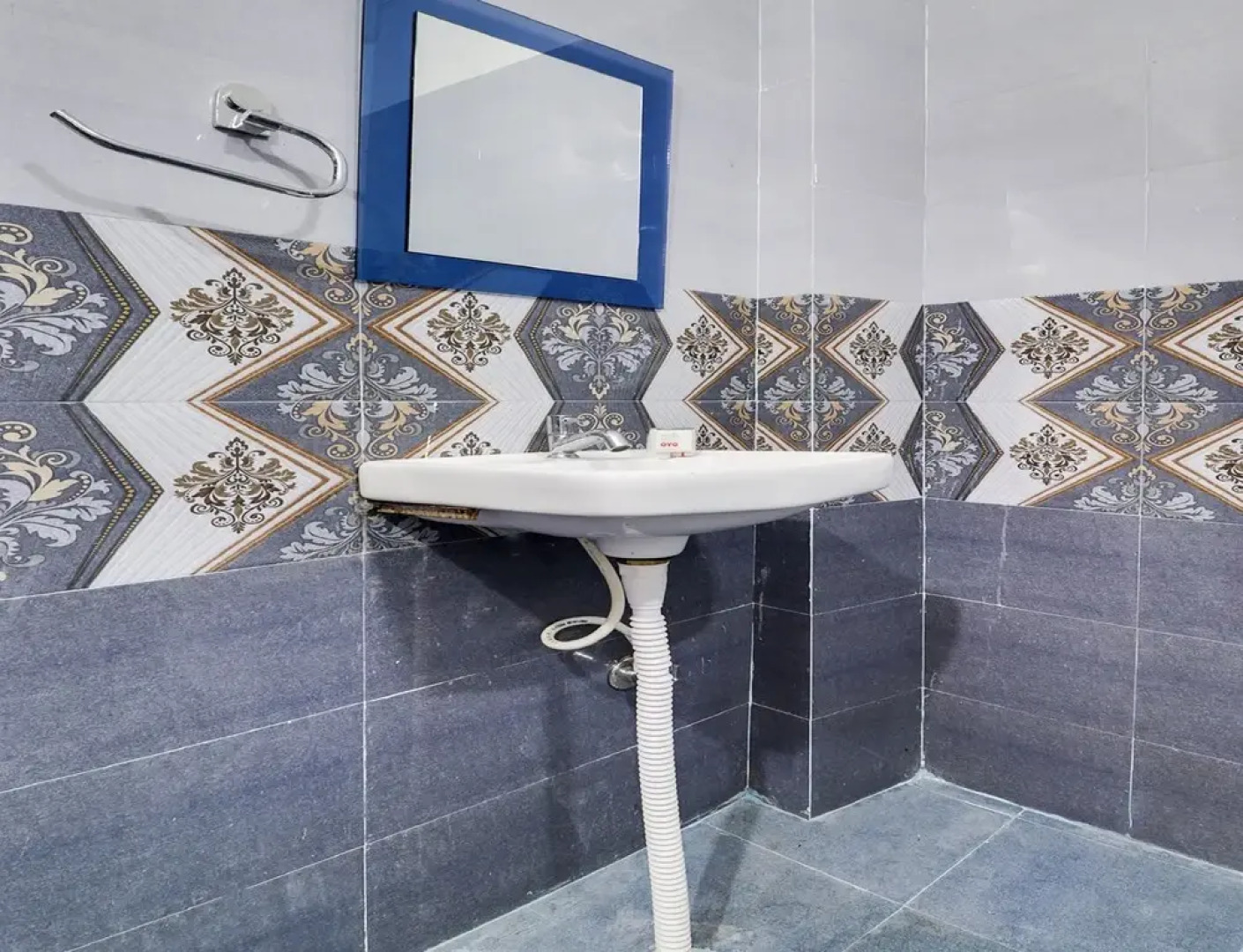 OYO 45399 Hotel Legacy Rbl