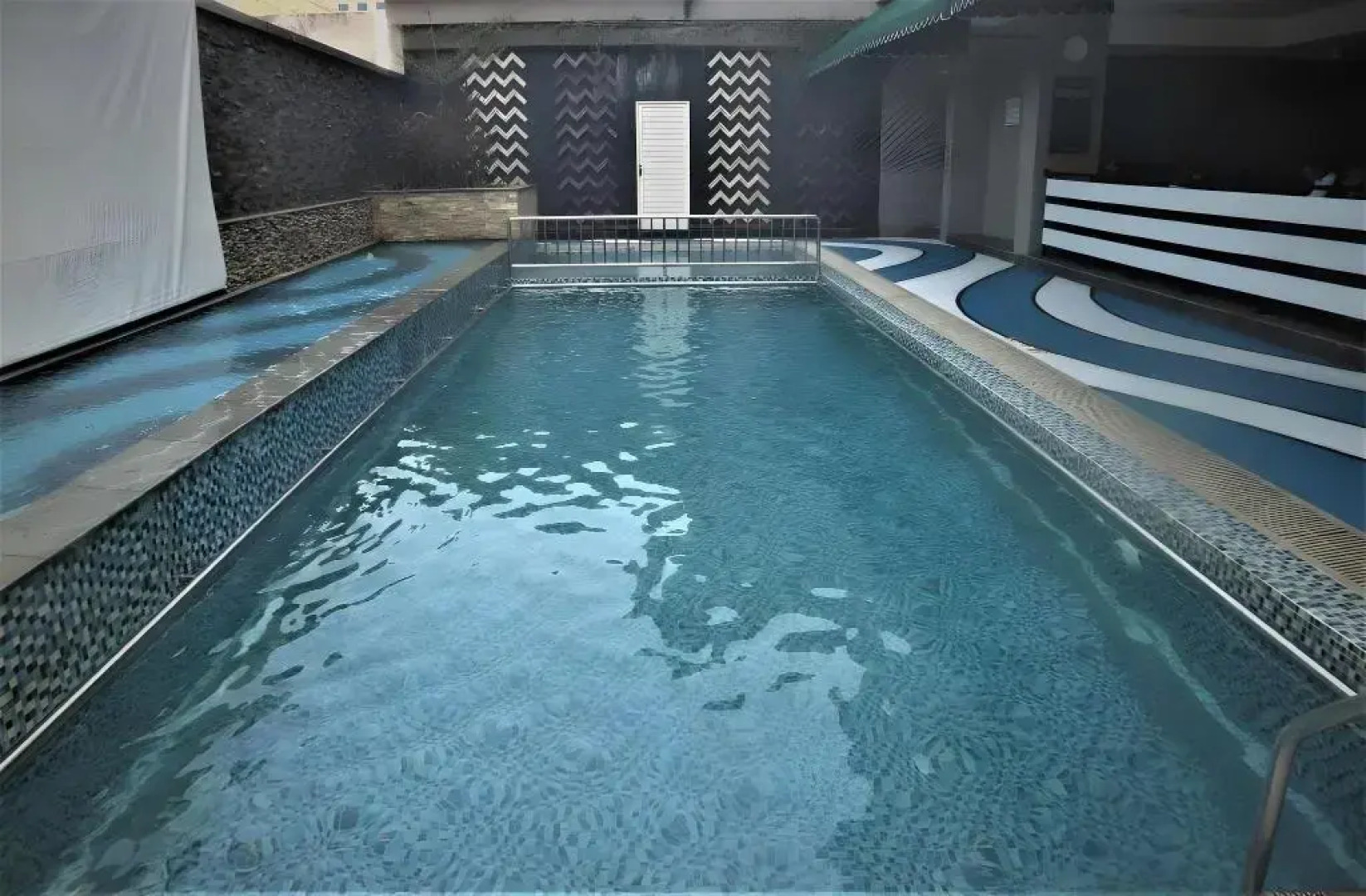 FOX Lite Royal Bay Makassar