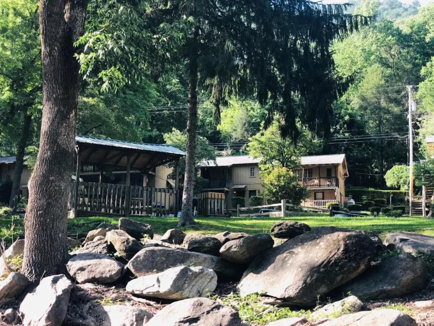 Evening Shade River Lodge and Cabins