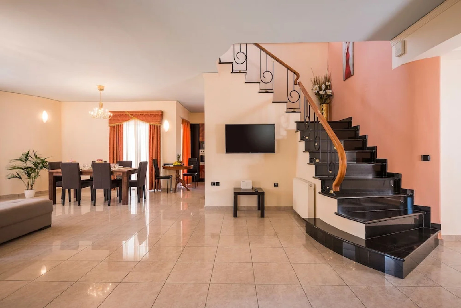 Steps to the Beach Spacious Home-Parking