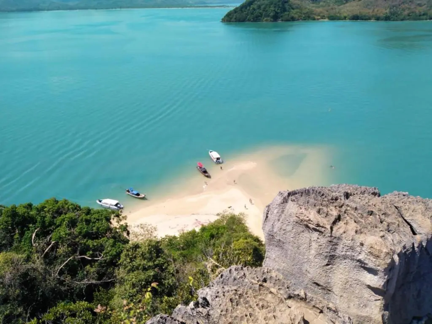 Antonio's ko yao noi BED & Pool