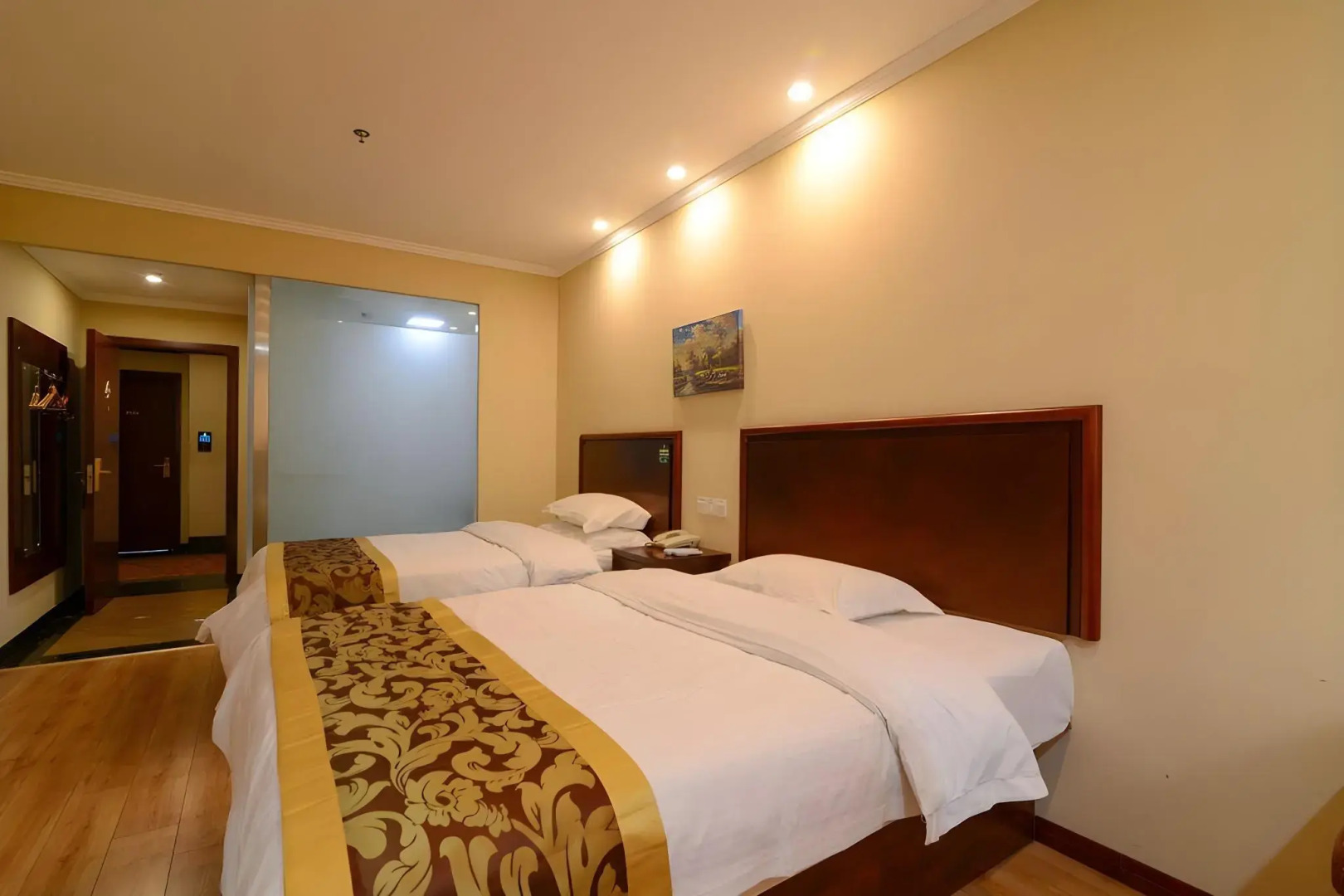 GreenTree Inn JiangSu ZhenJiang DingMao Industrial Park WoDe Square Express Hotel