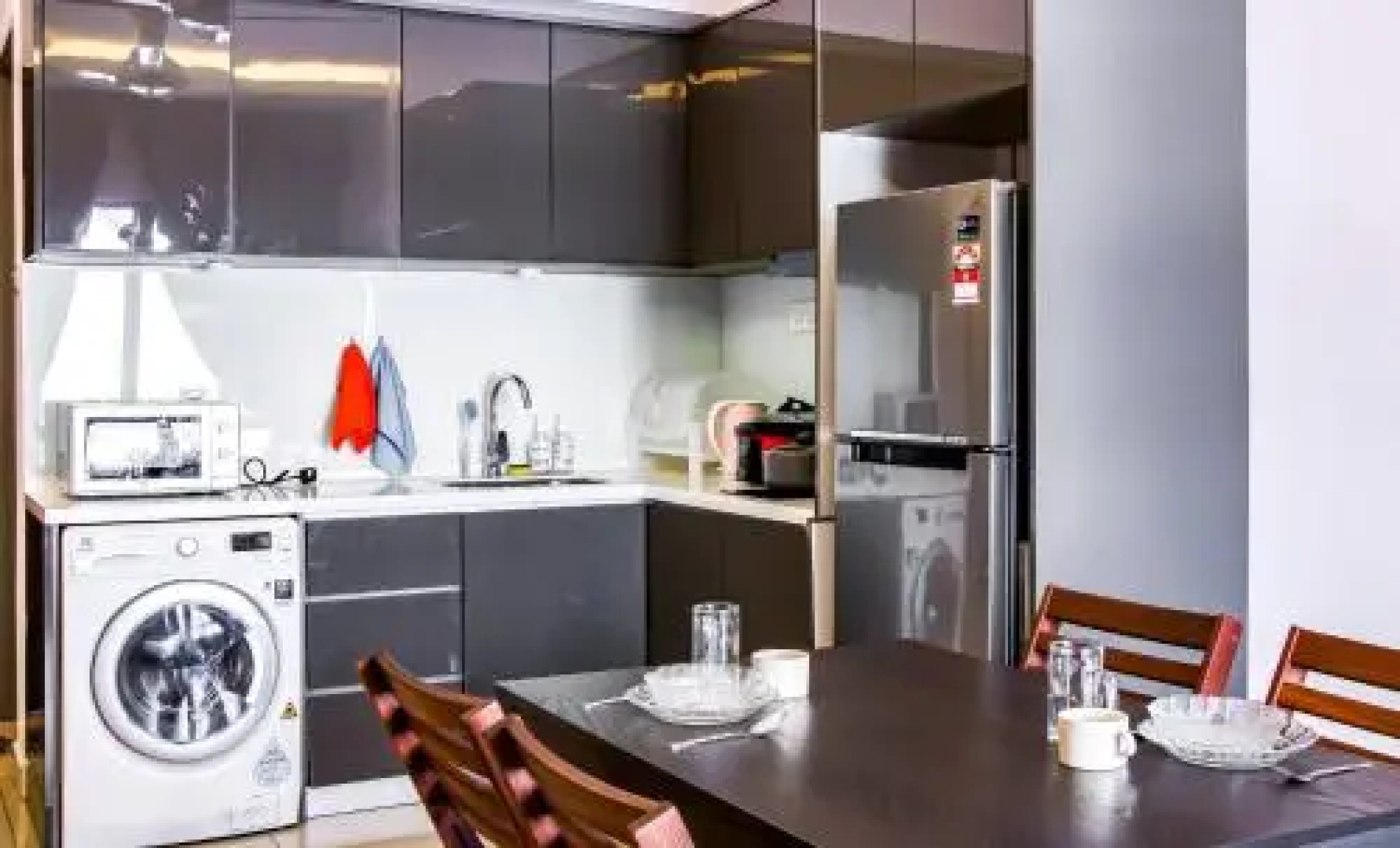 8Pax 2 BATHROOM NEAR SUMWAY PYRAMID