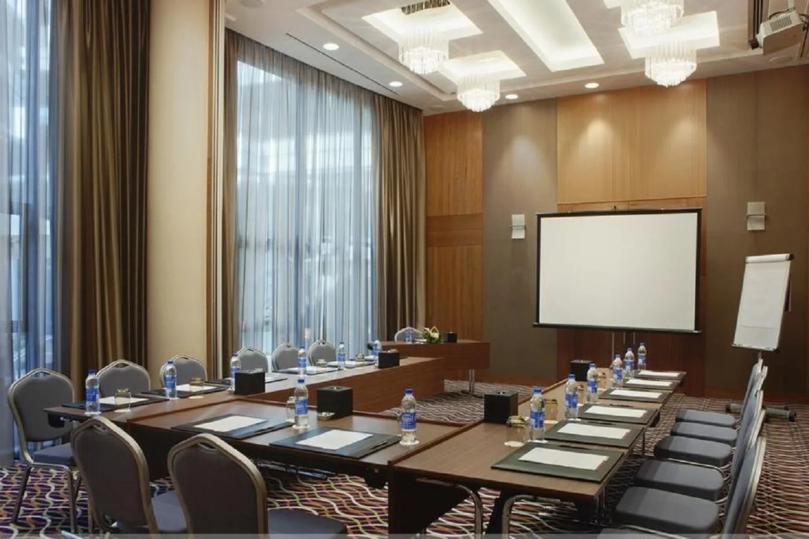 Majestic Arjaan by Rotana Hotel