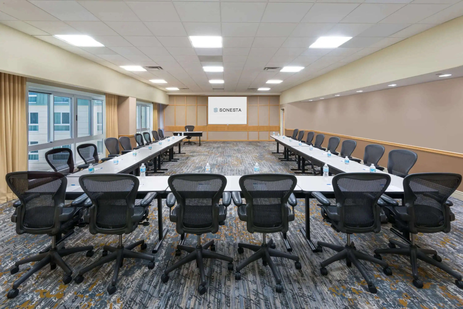 Hamilton Park Hotel & Conference Center