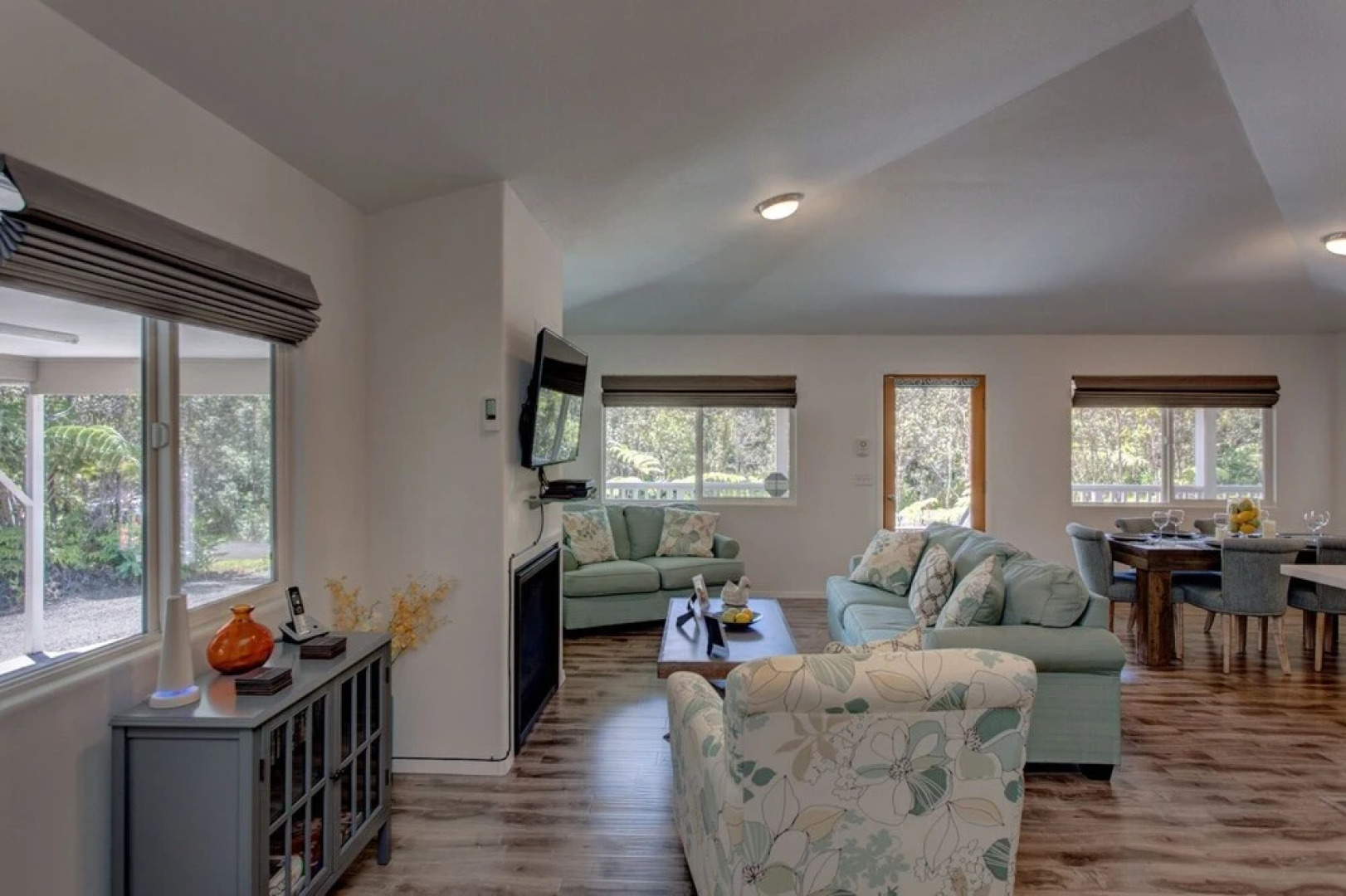 Hale O'hia Lehua 3 Bedroom Home by RedAwning