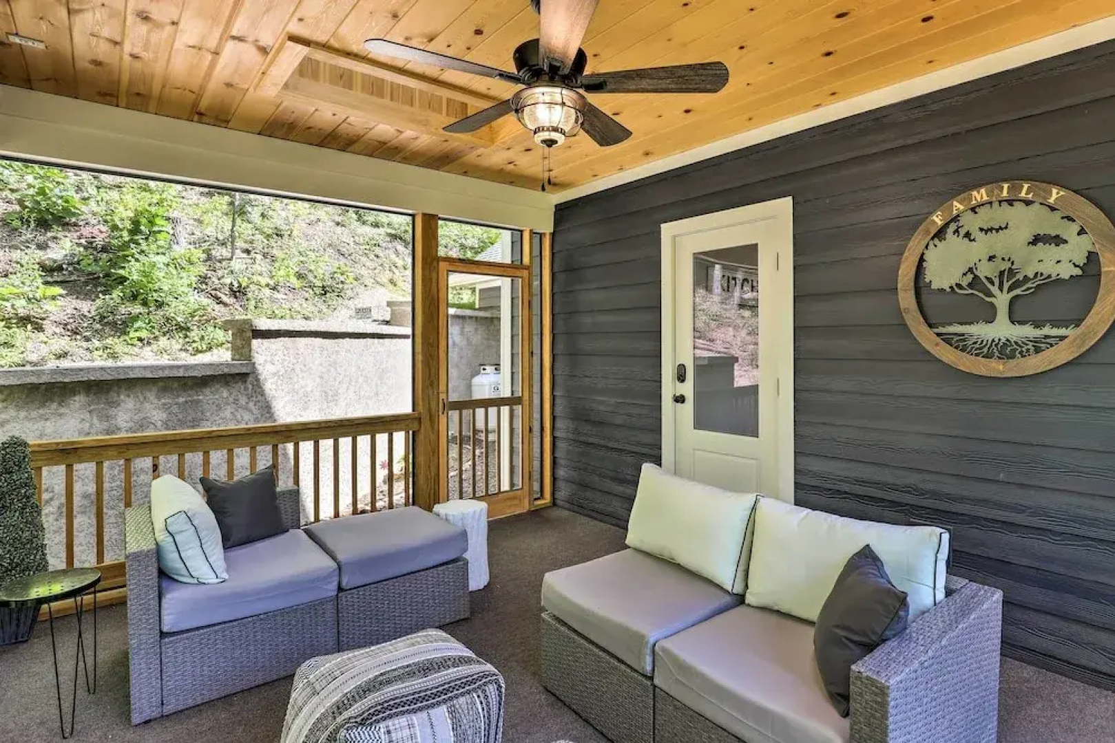 Escape w/ Hot Tub, Mtn Views: 5 Mi to Urban Trail