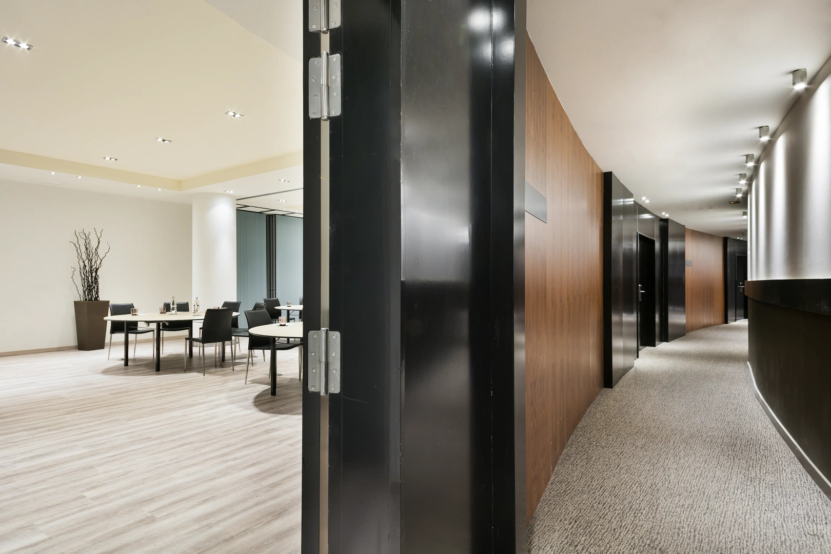 Отель Barcelona Condal Mar Affiliated by Meliá