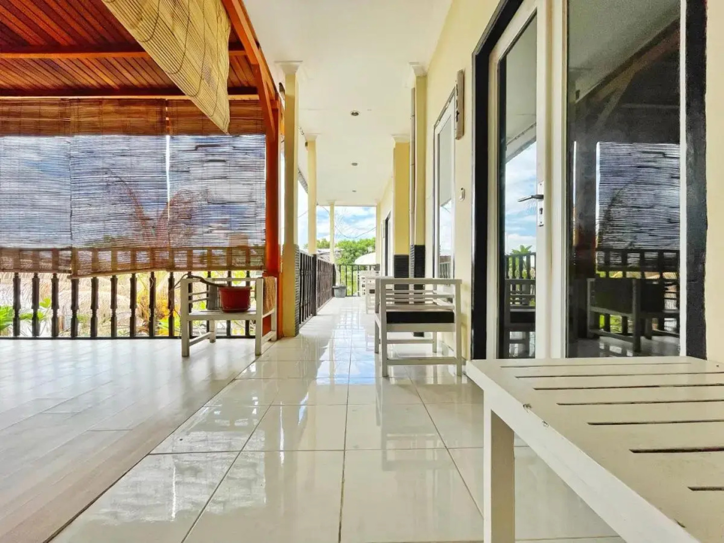 Gili White Bamboo Resort