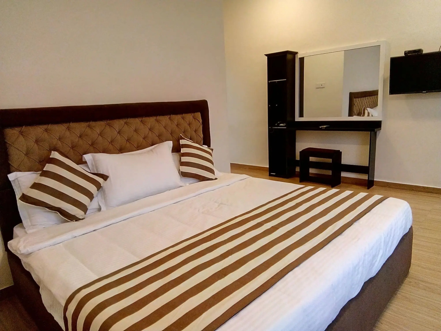 Hill Cool Hotel & Restaurant