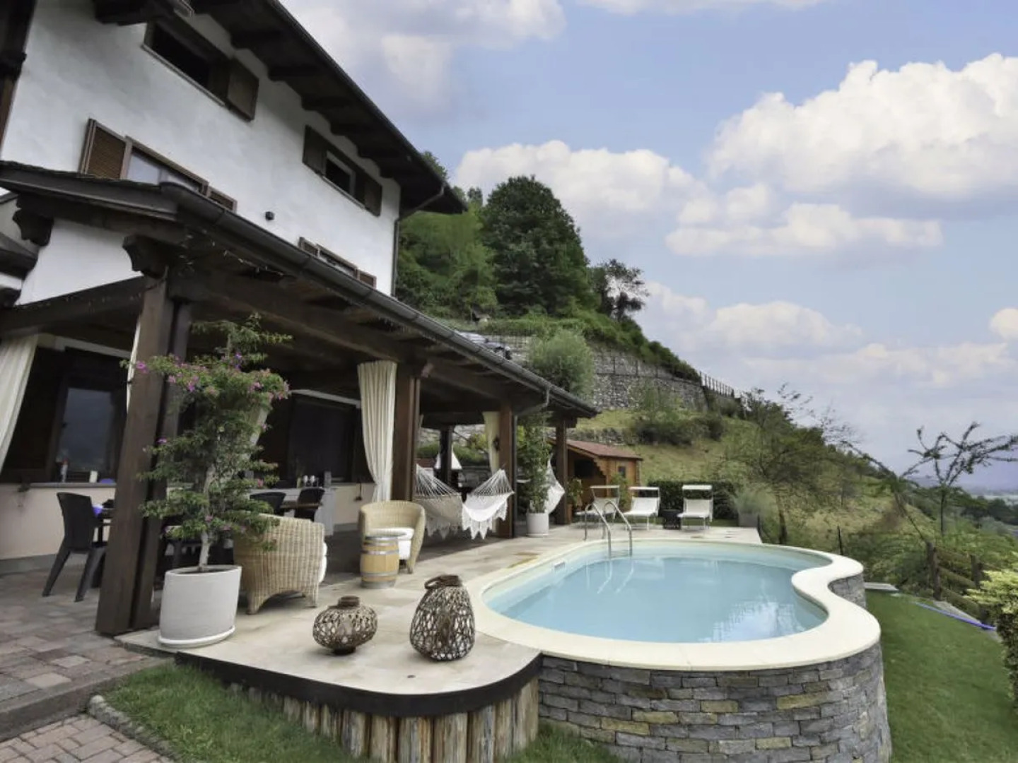 Valley View Pool Apartment