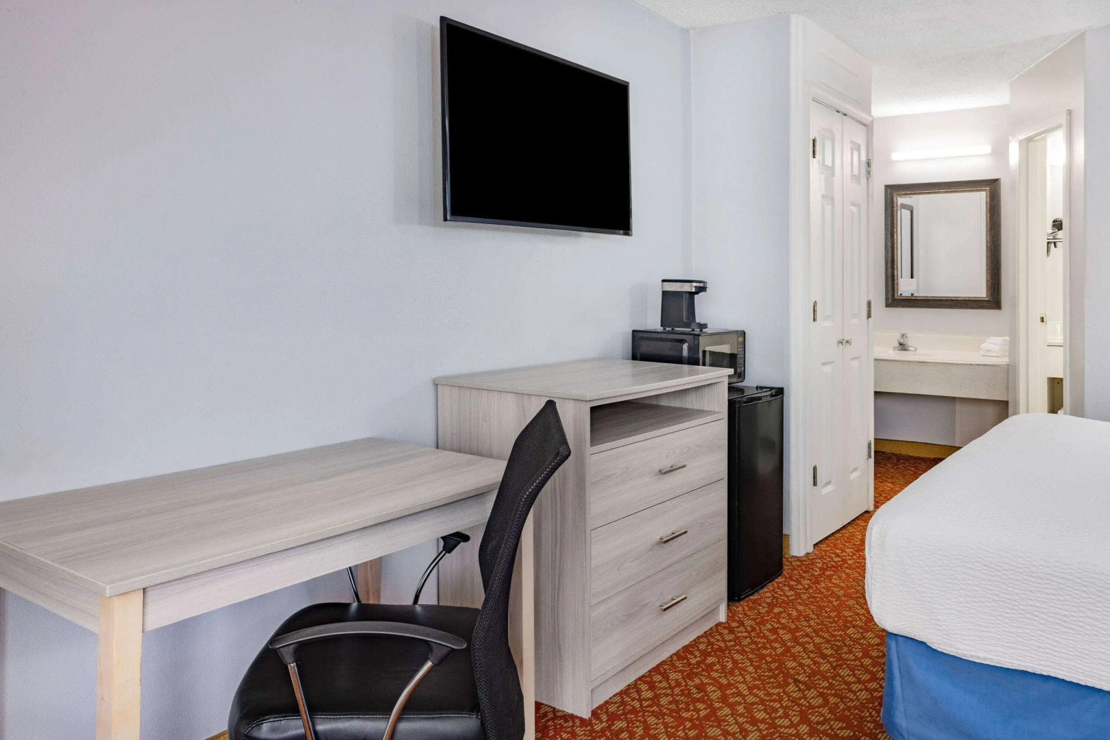 Days Inn & Suites by Wyndham Williamsburg Colonial