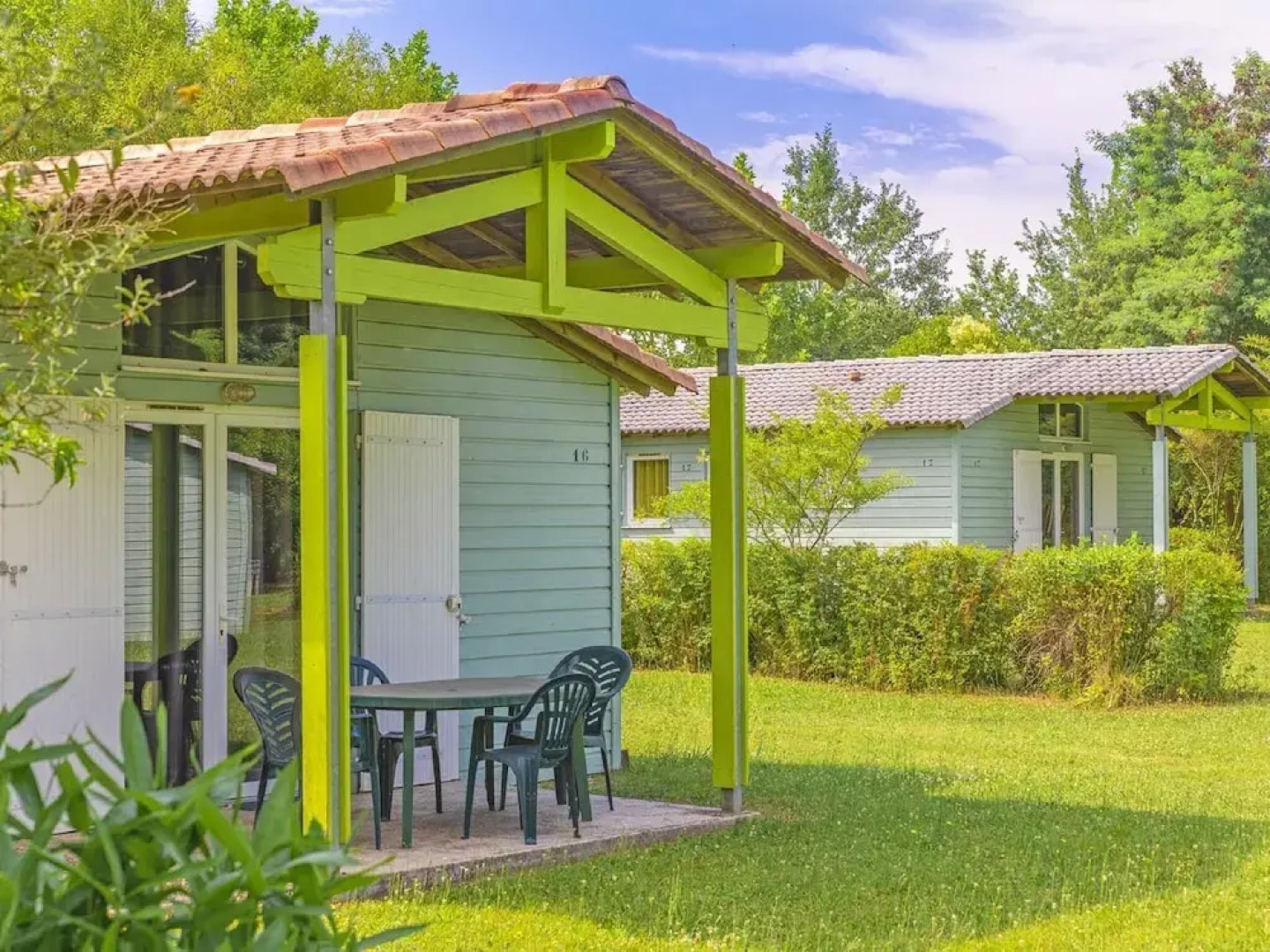 Detached Chalet With Dishwasher, on the Banks of the Lot