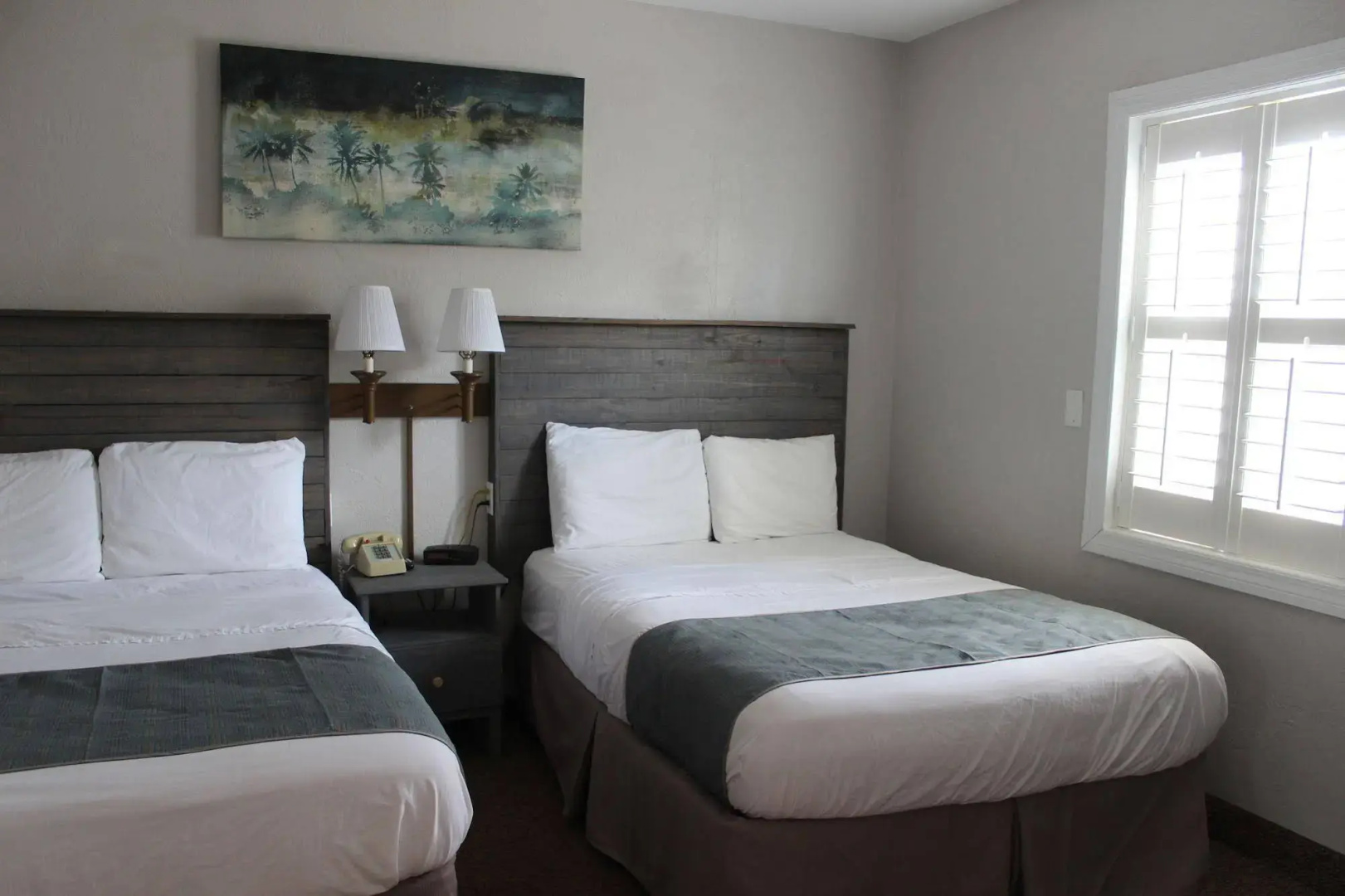 Shoreline Suites & Cabana Cottages