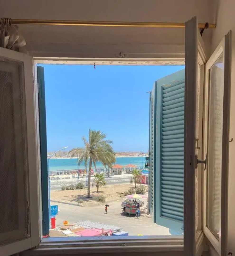 Lovely 4 bed vacation apartment with sea view